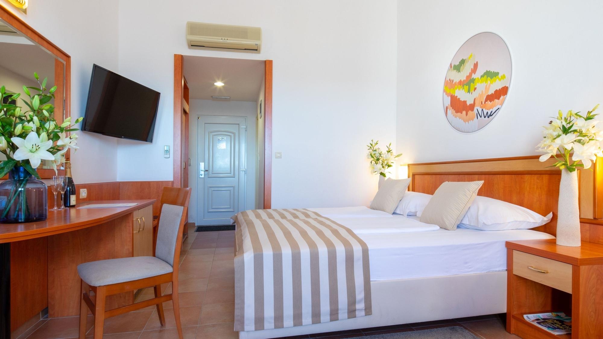 Bluesun Holiday Village Afrodita Tučepi エクステリア 写真