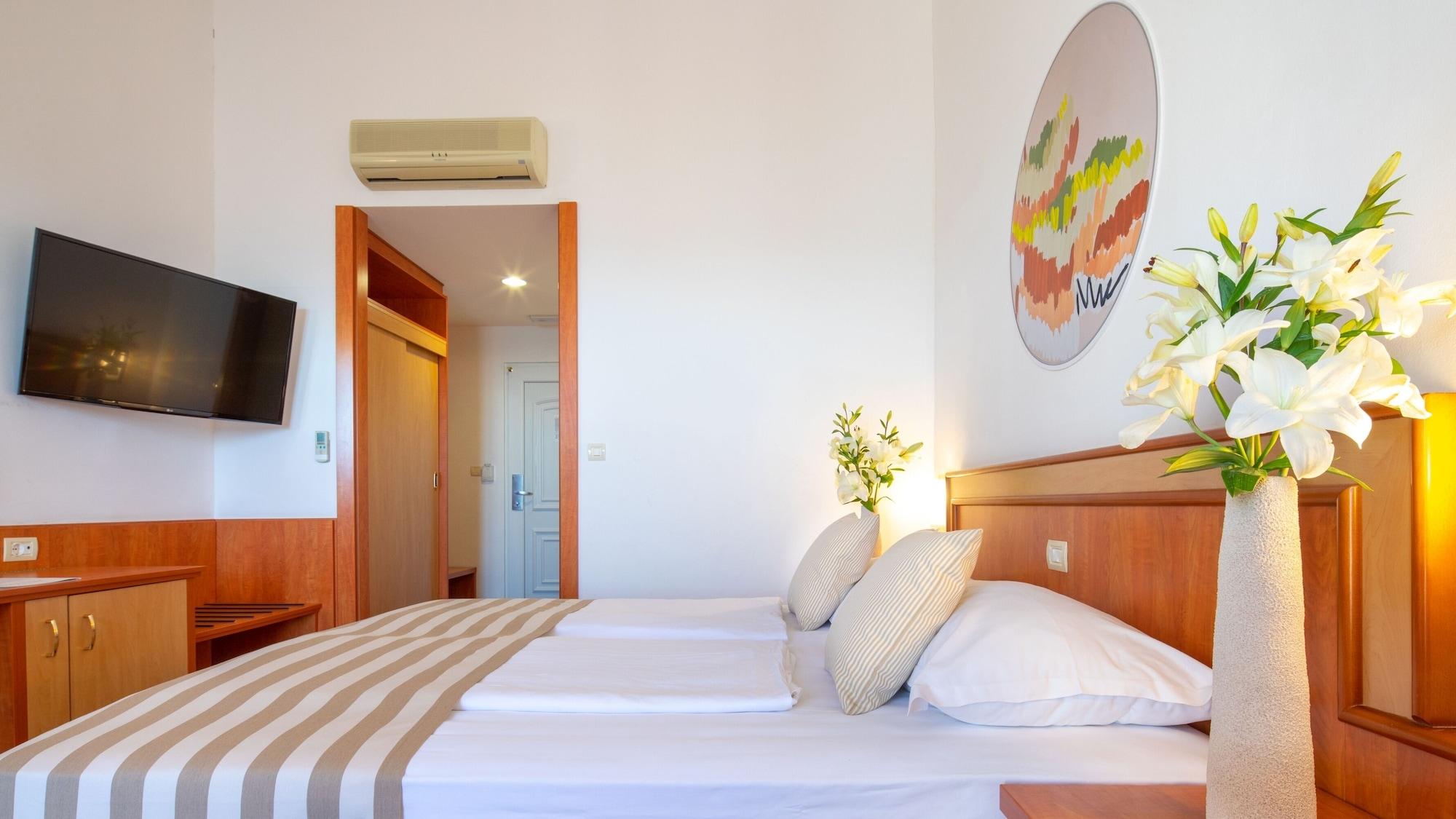 Bluesun Holiday Village Afrodita Tučepi エクステリア 写真